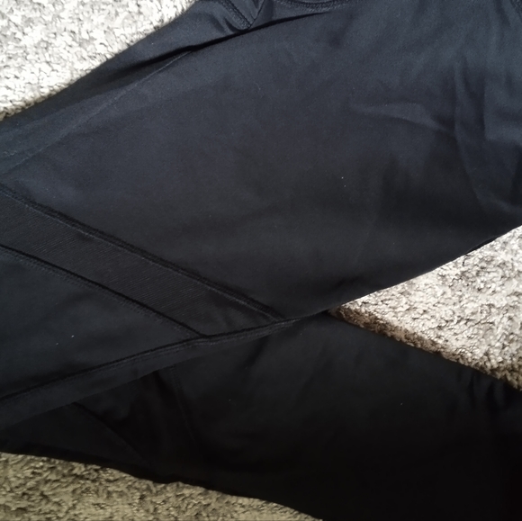 Avia Workout Leggings Size S with Diagonal Mesh Strips - Picture 4 of 6